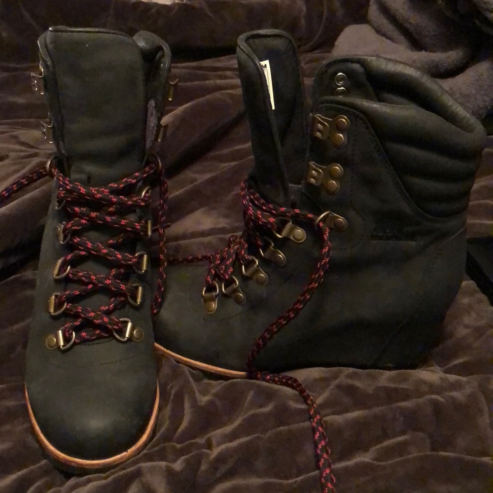 Sorel water proof, non-slick, wedge boots.